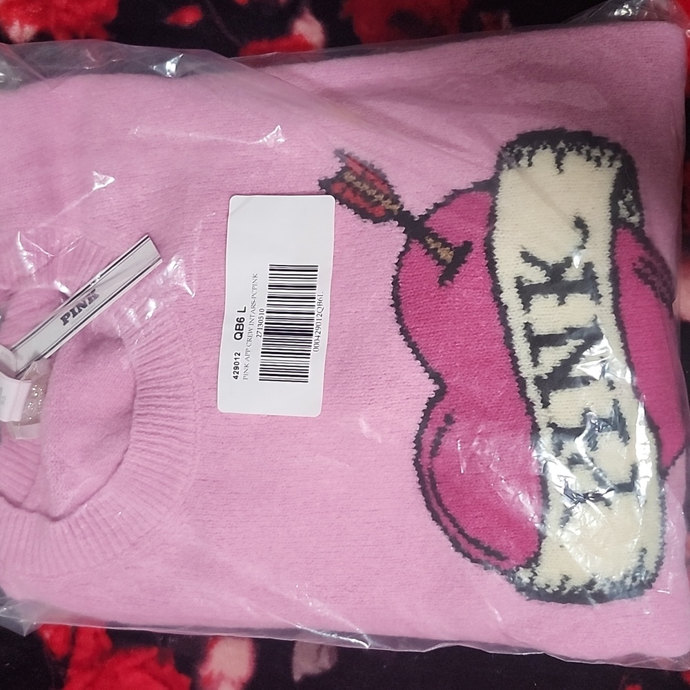 PINK VS Campus Knit Heart Sweater Size Large NWT - Picture 12 of 12